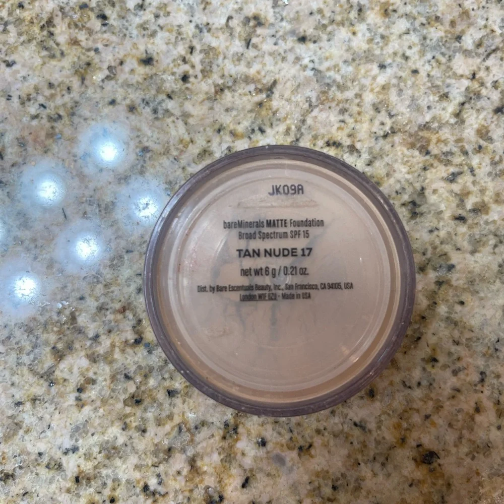 Bare Minerals Matte Loose Powder Foundation in Tan Nude